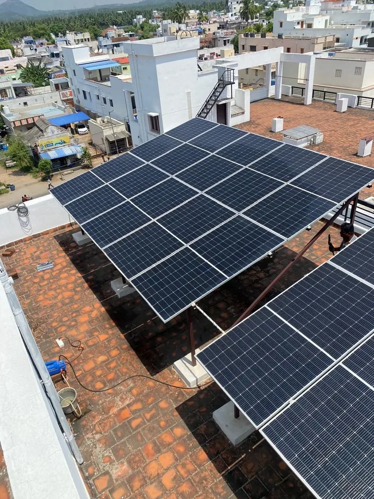 Large commercial rooftop solar array